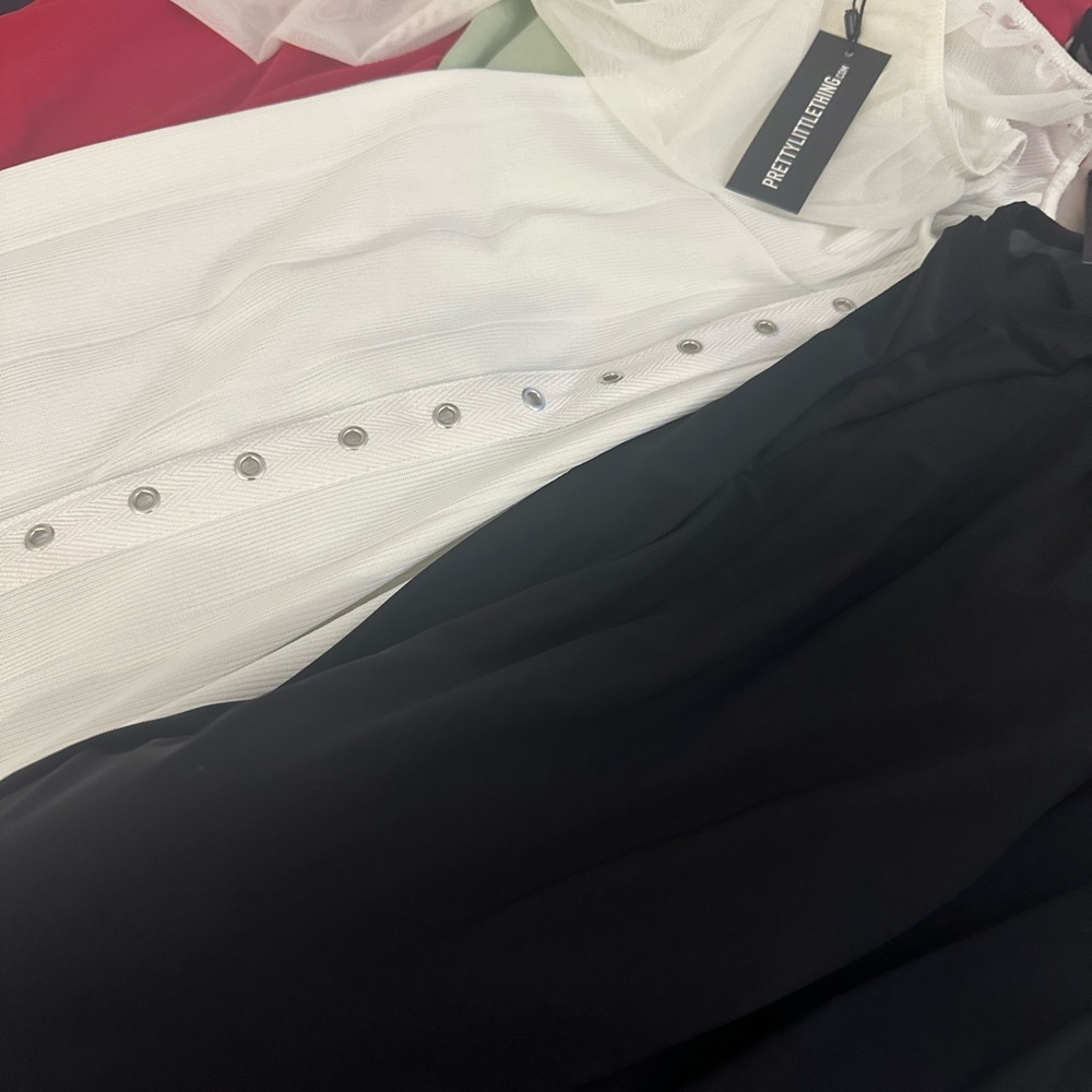 PrettyLittleThing Mystery Box - Picture 2 of 3
